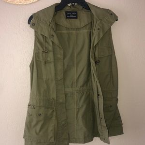 sleeveless green throw on